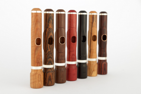 Флейта-пикколо - разновидность поперечной флейты и самый высокий по звучанию инструмент среди духовых