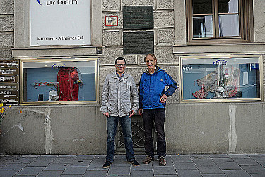 Николай Плотников и Людвиг Бём на могиле Теобальда Бёма, Германия, 2018