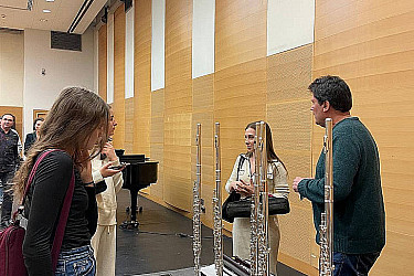 11 апреля 2025. (Мариинский театр, Санкт-Петербург), Выставка флейт на IX Международном фестивале «Виртуозы флейты и Северная лира»