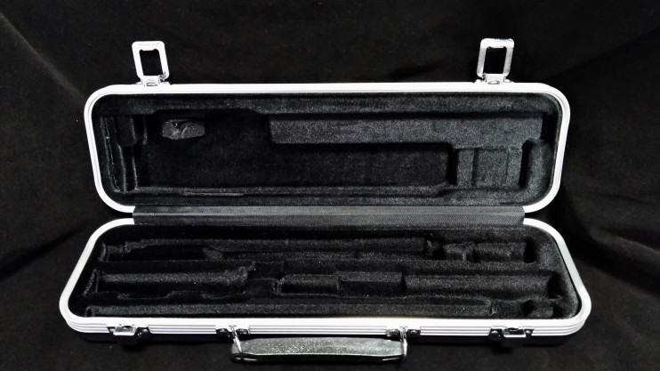 Кейс для флейты пластиковый с алюминиевым кантом (колено до)